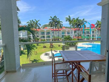 Departamento moderno con Terraza y vista a la alberca y áreas comunes