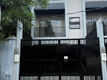 Five Bedroom 5BR Townhouse For Sale in Santa Mesa, Manila