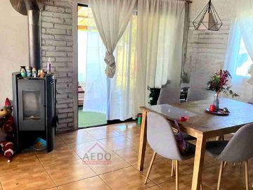 Se Vende Parcela con Linda Casa Campestre de dos pisos, Sector Las Barrancas, paradero 14, comuna de La Cruz