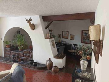 CASA 4 DORMITORIOS, 1 PISO, 2 ESTACIONAMIENTOS
