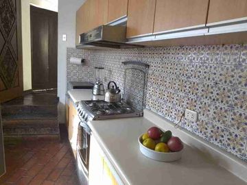 CASA 4 DORMITORIOS, 1 PISO, 2 ESTACIONAMIENTOS