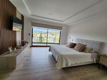 En Venta Casa de lujo – Urbanización privada, Challuabamba - Cuenca
