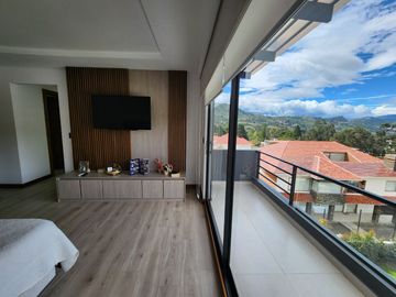 En Venta Casa de lujo – Urbanización privada, Challuabamba - Cuenca