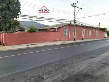 Se Vende Amplia Casa estilo Patronal, con un Gran Terreno Urbano, comuna de La Cruz.