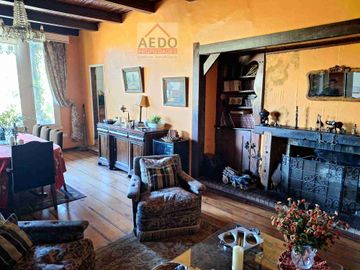 Se Vende Amplia Casa estilo Patronal, con un Gran Terreno Urbano, comuna de La Cruz.