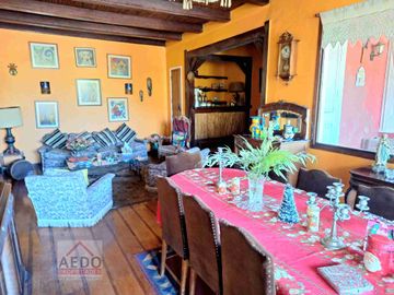 Se Vende Amplia Casa estilo Patronal, con un Gran Terreno Urbano, comuna de La Cruz.