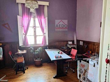 Se Vende Amplia Casa estilo Patronal, con un Gran Terreno Urbano, comuna de La Cruz.