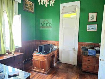 Se Vende Amplia Casa estilo Patronal, con un Gran Terreno Urbano, comuna de La Cruz.