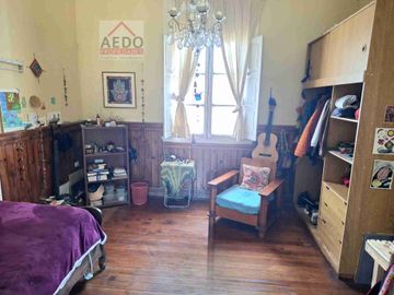 Se Vende Amplia Casa estilo Patronal, con un Gran Terreno Urbano, comuna de La Cruz.