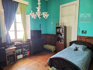 Se Vende Amplia Casa estilo Patronal, con un Gran Terreno Urbano, comuna de La Cruz.