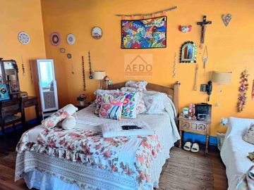 Se Vende Amplia Casa estilo Patronal, con un Gran Terreno Urbano, comuna de La Cruz.