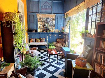 Se Vende Amplia Casa estilo Patronal, con un Gran Terreno Urbano, comuna de La Cruz.