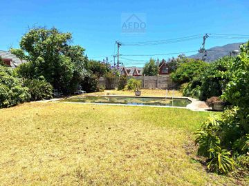 Se Vende Amplia Casa estilo Patronal, con un Gran Terreno Urbano, comuna de La Cruz.
