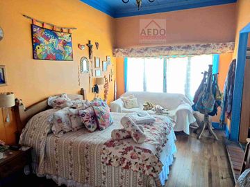 Se Vende Amplia Casa estilo Patronal, con un Gran Terreno Urbano, comuna de La Cruz.