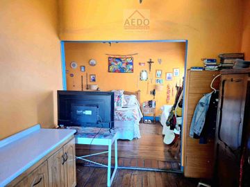 Se Vende Amplia Casa estilo Patronal, con un Gran Terreno Urbano, comuna de La Cruz.