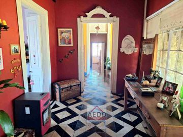 Se Vende Amplia Casa estilo Patronal, con un Gran Terreno Urbano, comuna de La Cruz.