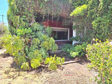 Se Vende Amplia Casa estilo Patronal, con un Gran Terreno Urbano, comuna de La Cruz.