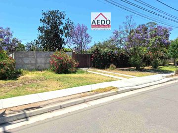 Se Vende Amplia Casa estilo Patronal, con un Gran Terreno Urbano, comuna de La Cruz.