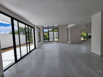 En Venta Casa de lujo en Challuabamba Cuenca – Urbanización privada