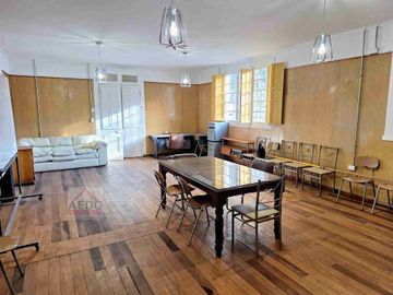 Se Vende Amplia y Linda Casona con gran terreno, muy cercana al centro de la ciudad de Quillota.