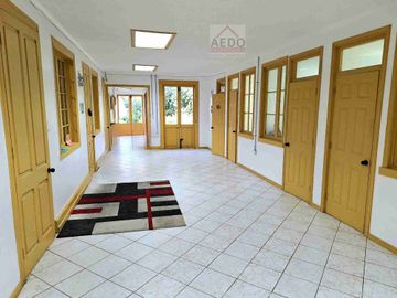 Se Vende Amplia y Linda Casona con gran terreno, muy cercana al centro de la ciudad de Quillota.