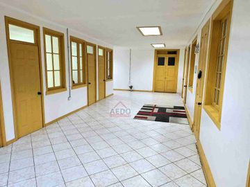 Se Vende Amplia y Linda Casona con gran terreno, muy cercana al centro de la ciudad de Quillota.