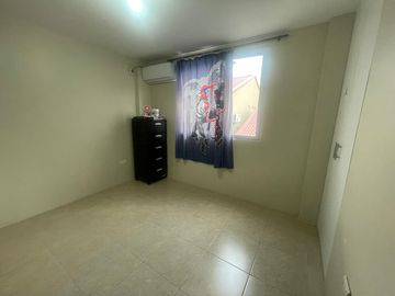 URBANIZACION LA PERLA VENDO PRECIOSA VILLA DOS PLANTAS, TRES DORMITORIOS, OPORTUNIDAD POR VIAJE