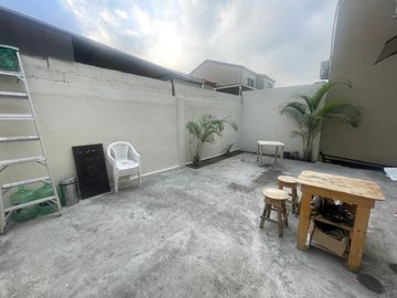 URBANIZACION LA PERLA VENDO PRECIOSA VILLA DOS PLANTAS, TRES DORMITORIOS, OPORTUNIDAD POR VIAJE