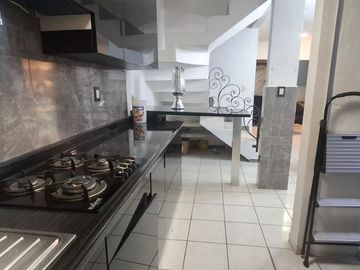 CASA EN VENTA EN PASEOS DE LA CIMA LEON GTO ZONA NORTE SOBRE BLV MARIANO ESCOBEDO.