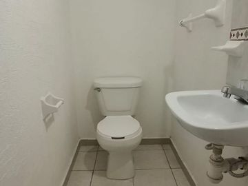 CASA EN VENTA EN PASEOS DE LA CIMA LEON GTO ZONA NORTE SOBRE BLV MARIANO ESCOBEDO.