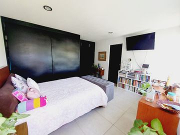 CASA EN VENTA EN EL MIRADOR LA CALERA CERCA DEL HOSPITAL MILITAR Y LA MARGARITA