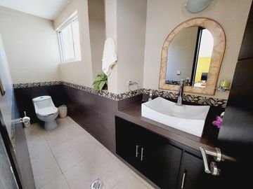 CASA EN VENTA EN EL MIRADOR LA CALERA CERCA DEL HOSPITAL MILITAR Y LA MARGARITA