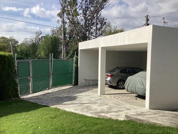 CASA EN VENTA EN EL MIRADOR LA CALERA CERCA DEL HOSPITAL MILITAR Y LA MARGARITA