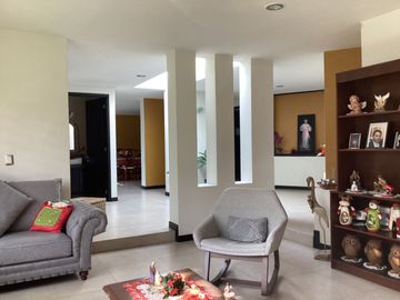 CASA EN VENTA EN EL MIRADOR LA CALERA CERCA DEL HOSPITAL MILITAR Y LA MARGARITA