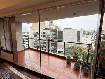 Espectacular Flat de 224 m² con Vista a la avenida y Cerca Al Golf en San Isidro