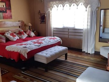 Céntrica propiedad en Linares, casa con piscina