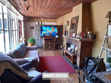 Céntrica propiedad en Linares, casa con piscina