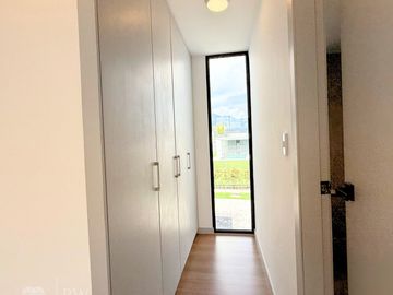 Casa en Venta a estrenar en Tumbaco, dentro de conjunto con piscina