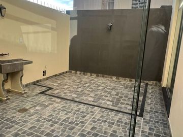 LINDA CASA EN LAMBRAMANI EN VENTA