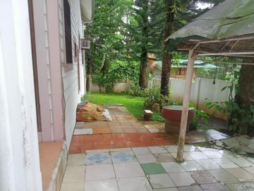 HOUSE AND LOT IN TAGAYTAY CITY