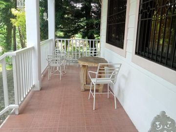 HOUSE AND LOT IN TAGAYTAY CITY