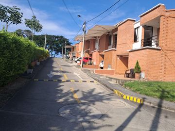CA141 SEVENDE CASA EN CONJUNTO CAMPESTRE ALTOS DE LA COLINA TULUA