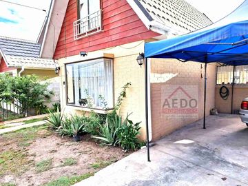 Se Vende Linda Casa Aislada de dos pisos, en Condominio Valle Molinos, altura paradero 10, comuna de La Cruz.