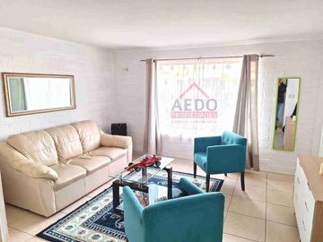 Se Vende Linda Casa Aislada de dos pisos, en Condominio Valle Molinos, altura paradero 10, comuna de La Cruz.