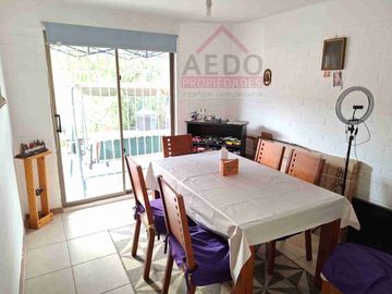 Se Vende Linda Casa Aislada de dos pisos, en Condominio Valle Molinos, altura paradero 10, comuna de La Cruz.