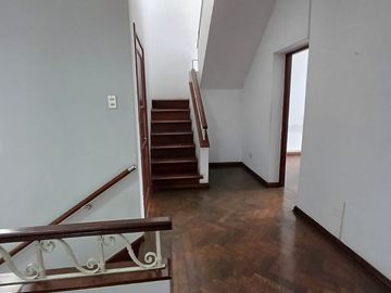 Casa amplia excelente ubicación SAN ISIDRO