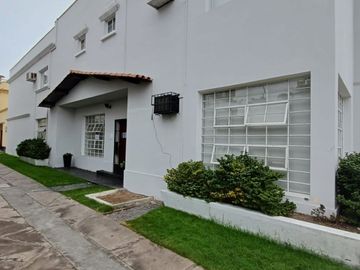 Casa amplia excelente ubicación SAN ISIDRO