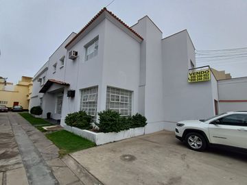 Casa amplia excelente ubicación SAN ISIDRO