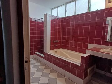 Casa amplia excelente ubicación SAN ISIDRO