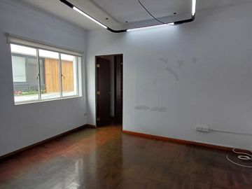 Casa amplia excelente ubicación SAN ISIDRO